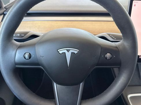Used 2023 Tesla Model Y Long Range AWD/4WD image 17
