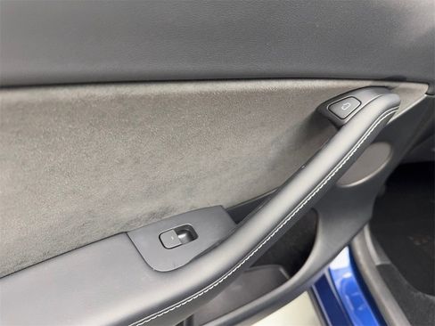 Used 2023 Tesla Model Y 2WD image 37