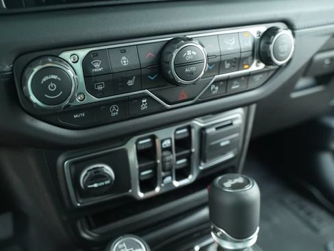 New 2026 Jeep Wrangler Unlimited Sahara AWD/4WD image 34