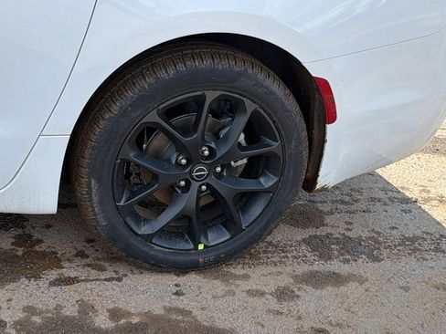 New 2026 Chrysler Pacifica Select image 12