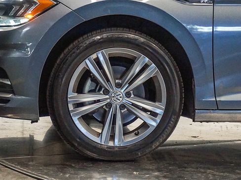 Used 2019 Volkswagen Jetta R-Line w/ R-Line Cold Weather Package image 9