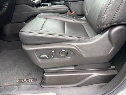 Used 2025 GMC Yukon XL Denali AWD/4WD image 22