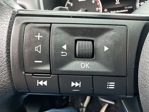 Used 2023 Nissan Rogue S image 28