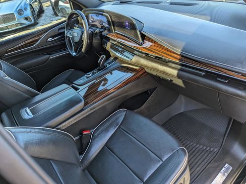Used 2022 Cadillac Escalade Premium Luxury image 27