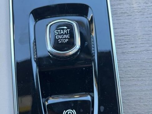 New 2026 Volvo XC90 B6 Plus image 18