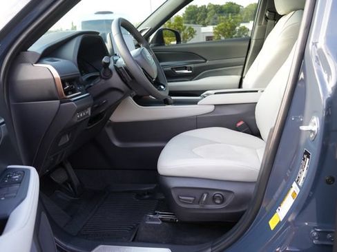 Used 2026 Toyota Grand Highlander AWD Hybrid image 25