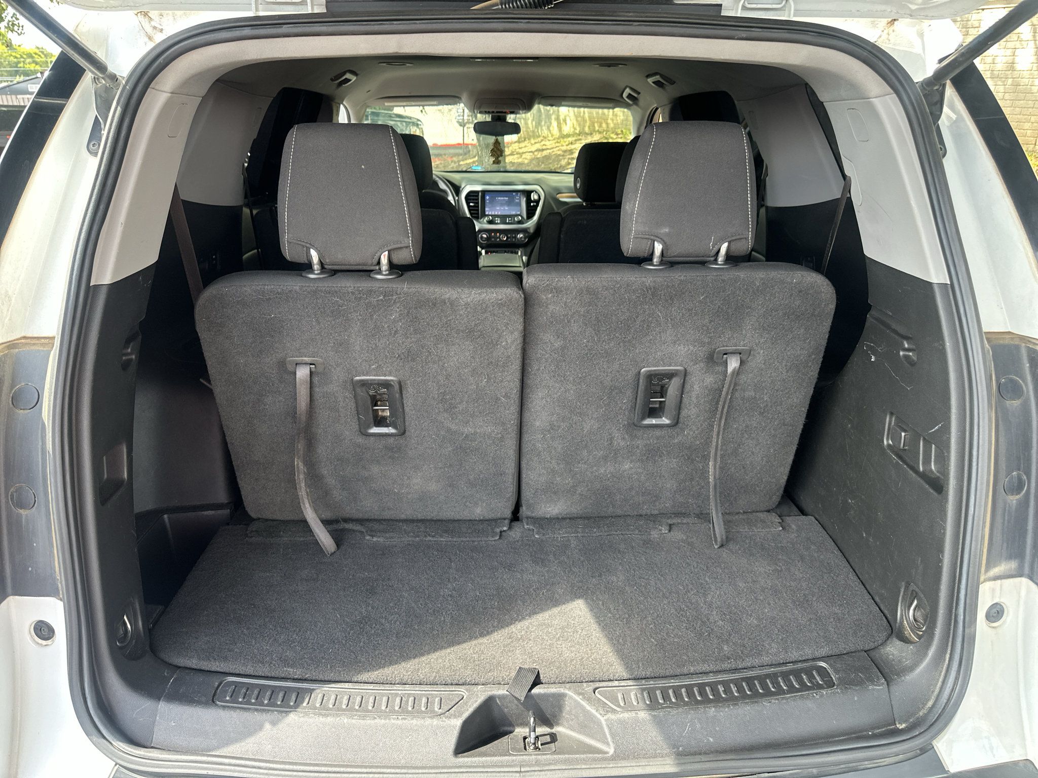 Used 2021 GMC Acadia SLE FWD image 25