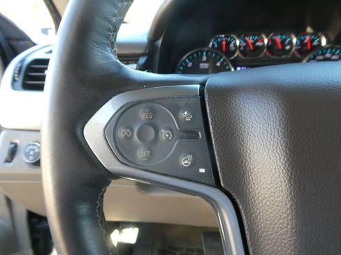 Used 2018 Chevrolet Suburban LT image 18