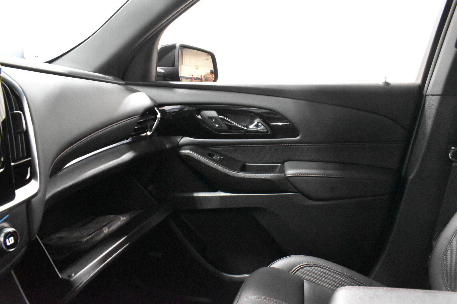 Used 2023 Chevrolet Traverse RS w/ LPO, Floor Liner Package FWD image 22