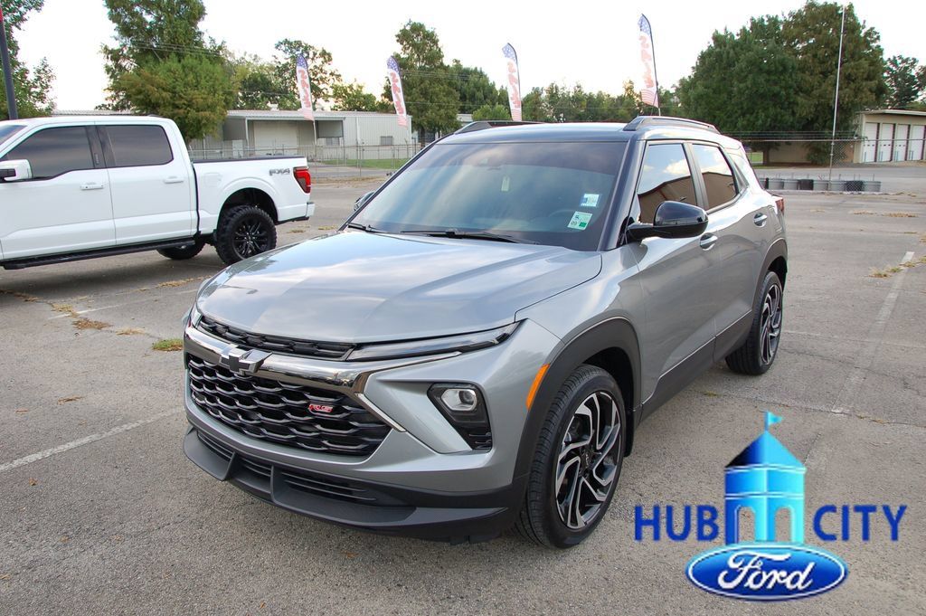 Used 2026 Chevrolet TrailBlazer RS FWD image 1