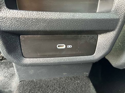 Used 2025 Volkswagen Taos SE AWD/4WD image 16