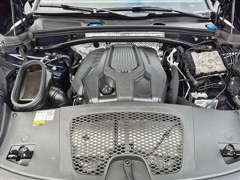 Used 2022 Porsche Macan AWD/4WD image 24