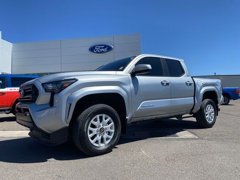 Used 2024 Toyota Tacoma SR5 AWD/4WD image 13
