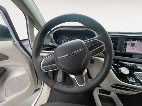 Used 2023 Chrysler Voyager LX FWD image 12