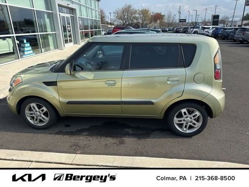 Used 2010 Kia Soul + image 5