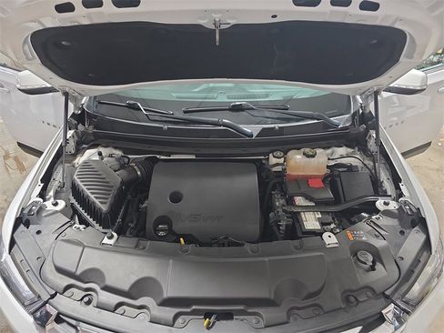 Used 2022 Chevrolet Traverse LT image 30