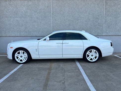 Used 2018 Rolls-Royce Ghost RWD image 3