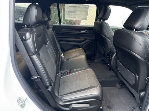 New 2025 Jeep Grand Cherokee L Altitude image 10