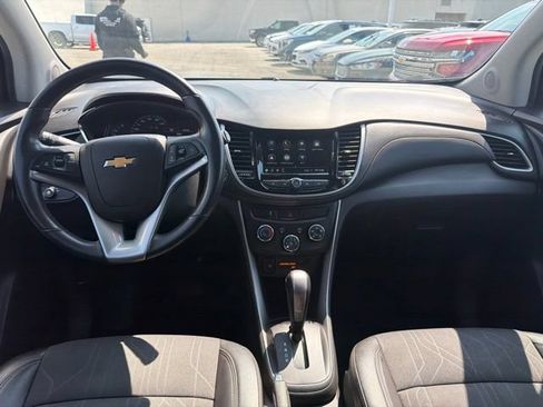 Used 2019 Chevrolet Trax LT w/ LT Convenience Package FWD image 21