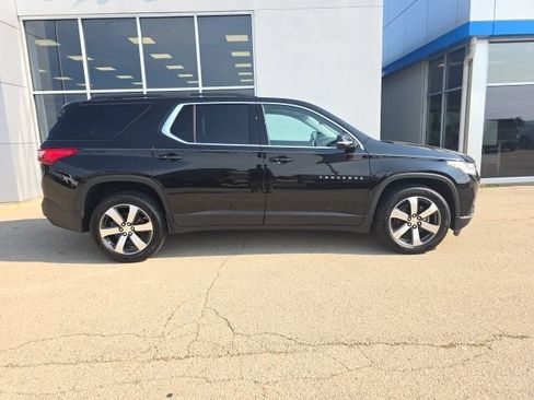 Used 2019 Chevrolet Traverse LT w/ LT Premium Package AWD/4WD image 4