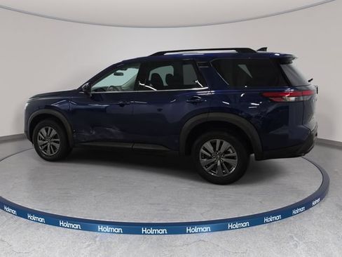 Used 2025 Nissan Pathfinder SV AWD/4WD image 8