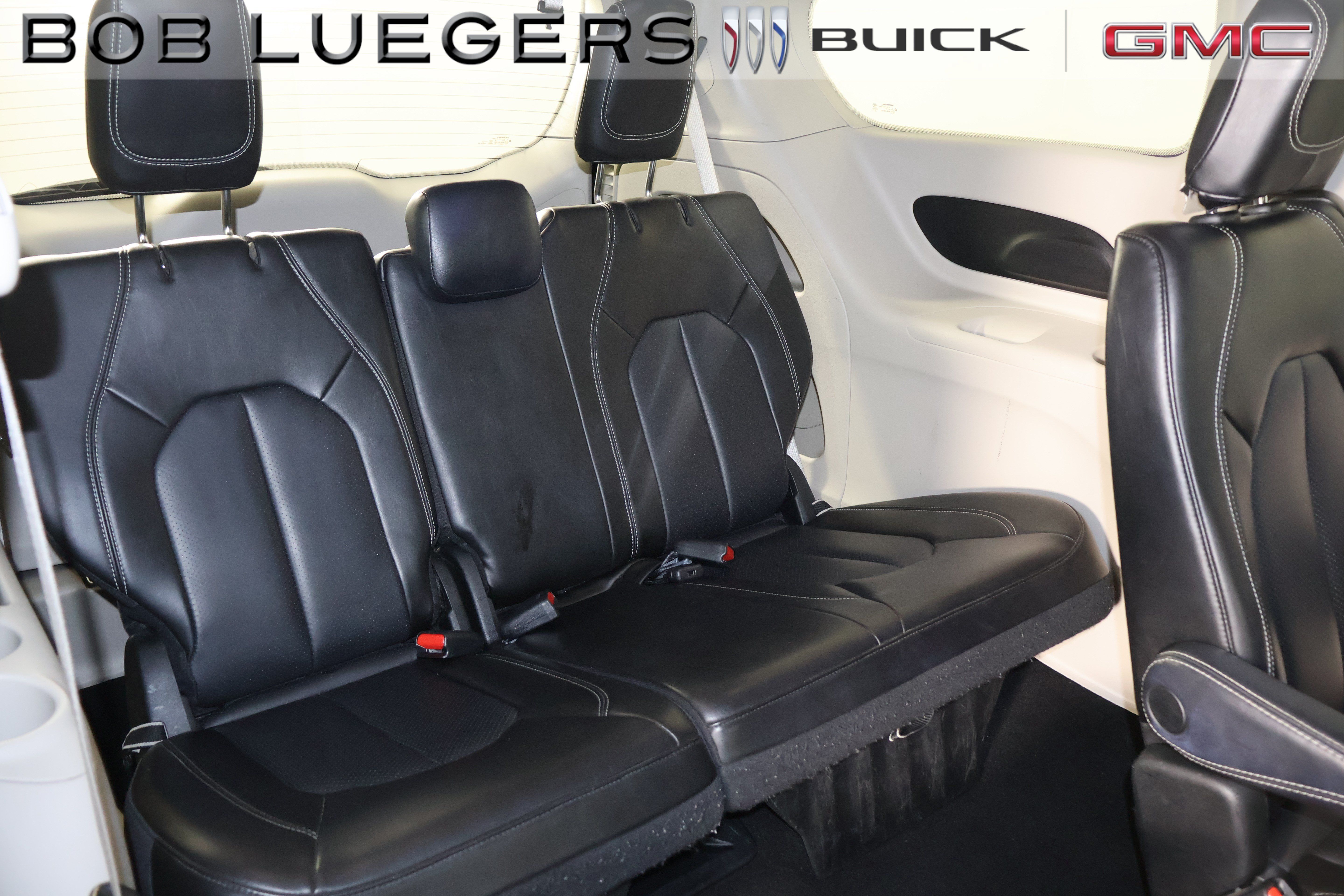 Used 2023 Chrysler Pacifica Touring-L FWD image 14