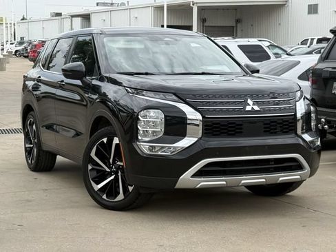 Used 2024 Mitsubishi Outlander SE FWD image 2