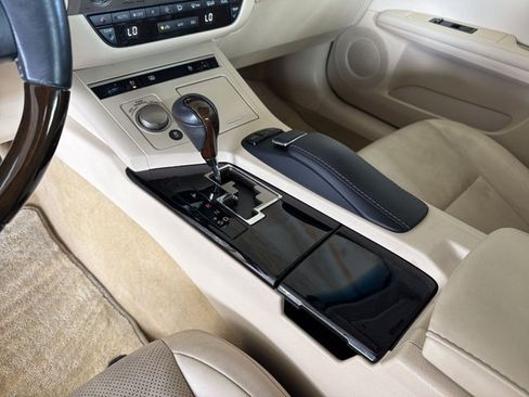 Used 2014 Lexus ES 350 w/ Luxury Package FWD image 21