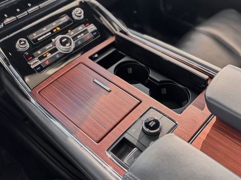 Used 2024 Lincoln Navigator L 4WD image 33