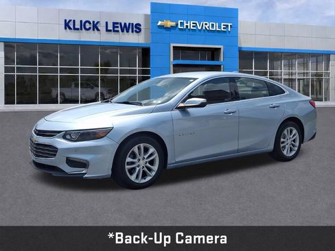 Used 2017 Chevrolet Malibu LT FWD image 3