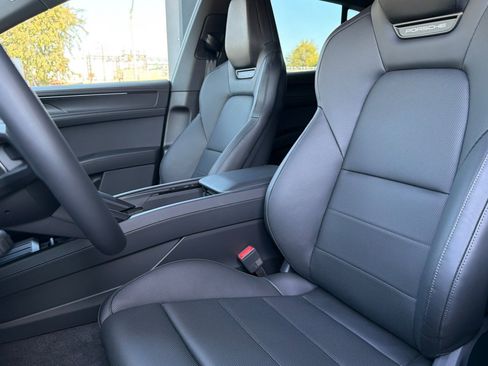 Used 2026 Porsche Cayenne Electric AWD/4WD image 5
