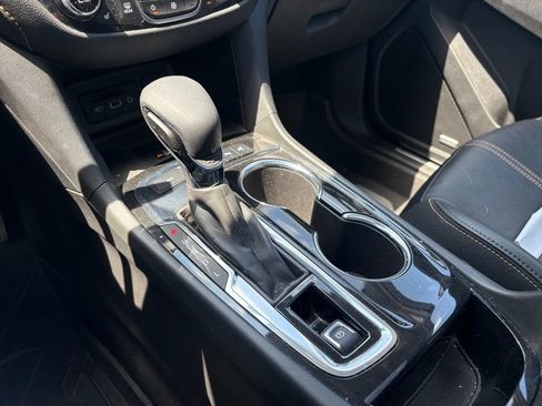 Used 2022 Chevrolet Equinox Premier AWD/4WD image 33
