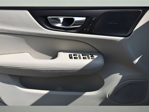 Certified 2026 Volvo V60 B5 Cross Country Plus w/ Protection Package Premier AWD/4WD image 27