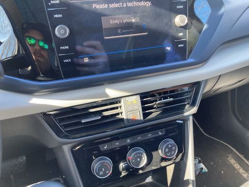 Certified 2023 Volkswagen Taos SE w/ Panoramic Sunroof Package image 11