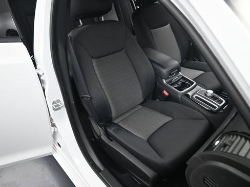 Used 2023 Chrysler 300 Touring w/ Sport Appearance Package image 12