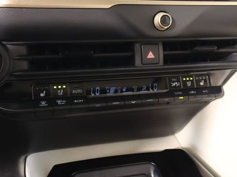 Used 2024 Toyota Crown Limited image 7