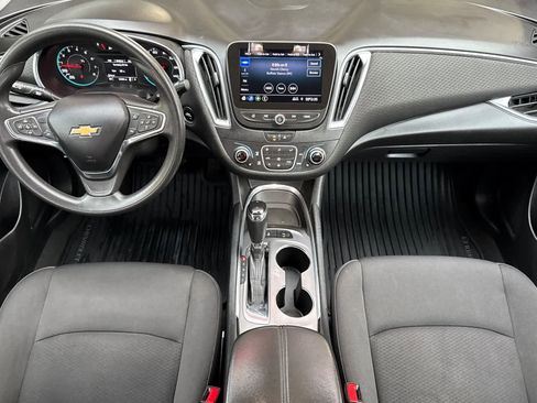 Used 2020 Chevrolet Malibu LT image 3