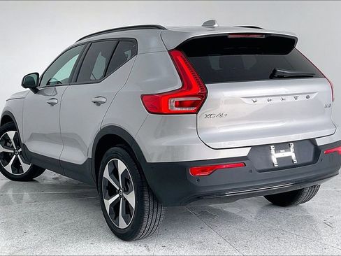 Certified 2025 Volvo XC40 B5 Plus image 17