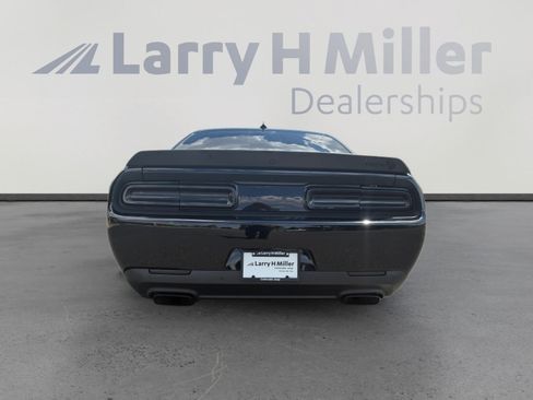 Used 2016 Dodge Challenger SRT Hellcat RWD image 4