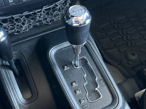 Used 2018 Jeep Wrangler Sport AWD/4WD image 19