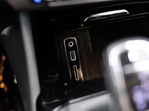 Used 2019 Maserati Levante Base image 28