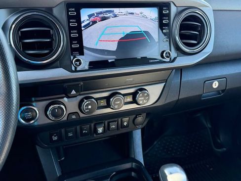 Used 2020 Toyota Tacoma TRD Sport w/ Technology Package AWD/4WD image 18