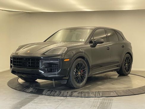 Certified 2025 Porsche Cayenne GTS AWD/4WD image 1