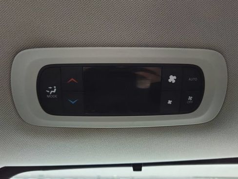 Used 2018 Chrysler Pacifica Touring-L Plus FWD image 25
