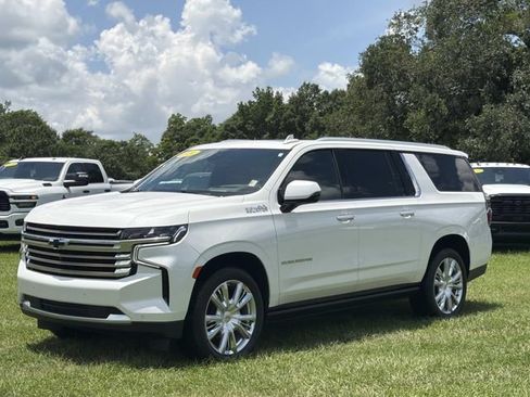 Used 2024 Chevrolet Suburban High Country w/ Premium Package 2 AWD/4WD image 15