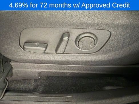 Used 2024 Kia Carnival EX image 30