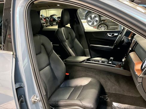 Used 2023 Volvo XC60 B5 Plus w/ Climate Package image 8