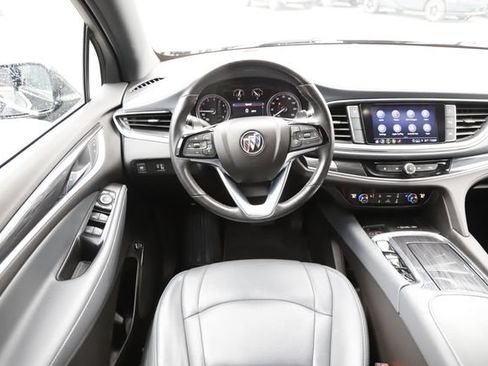 Used 2022 Buick Enclave Essence FWD image 19