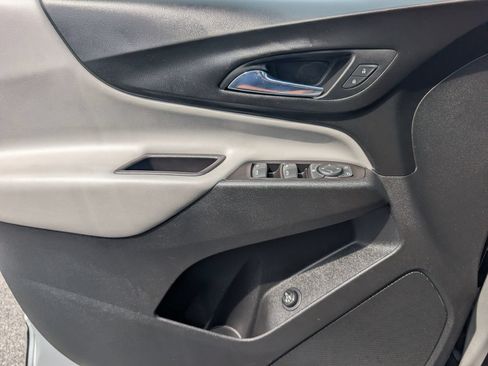 Used 2020 Chevrolet Equinox LT FWD image 28