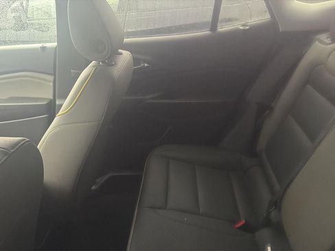 Used 2024 Chevrolet Trax ACTIV w/ Sunroof Package image 8